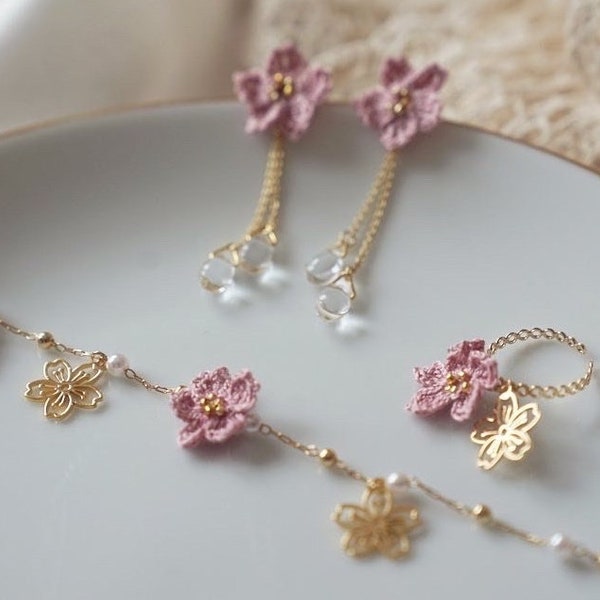 Ensemble de bijoux roses Sakura, boucles d'oreilles fleurs de cerisier, cadeaux de Pâques, bijoux de mariée, bijoux de printemps, cadeaux pour elle, or 14 carats, microcrochet