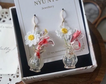 White daisy in vase dangle earrings, Spring Floral jewellery, 14k gold, Microcrochet, Sunflower earring, Easter gifts, Flower Gifts for her