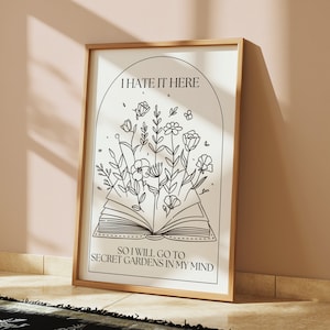 Ich hasse es hier Digital Druck | TTPD Merch Wandkunst | Swiftie ästhetisches Poster für Buchliebhaber & Bücherwurm Dekor