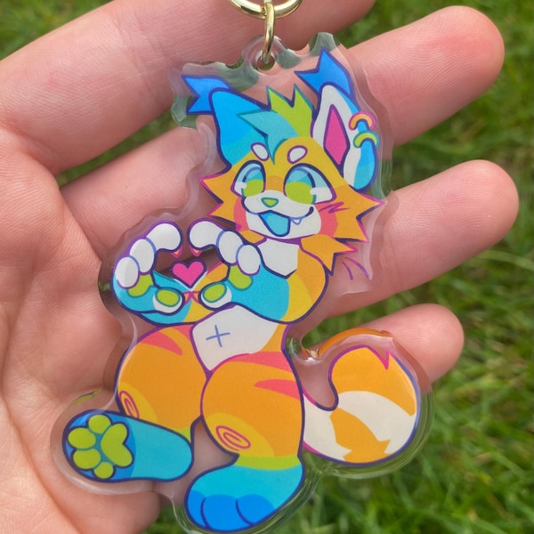 Charm acrílico peludo Token