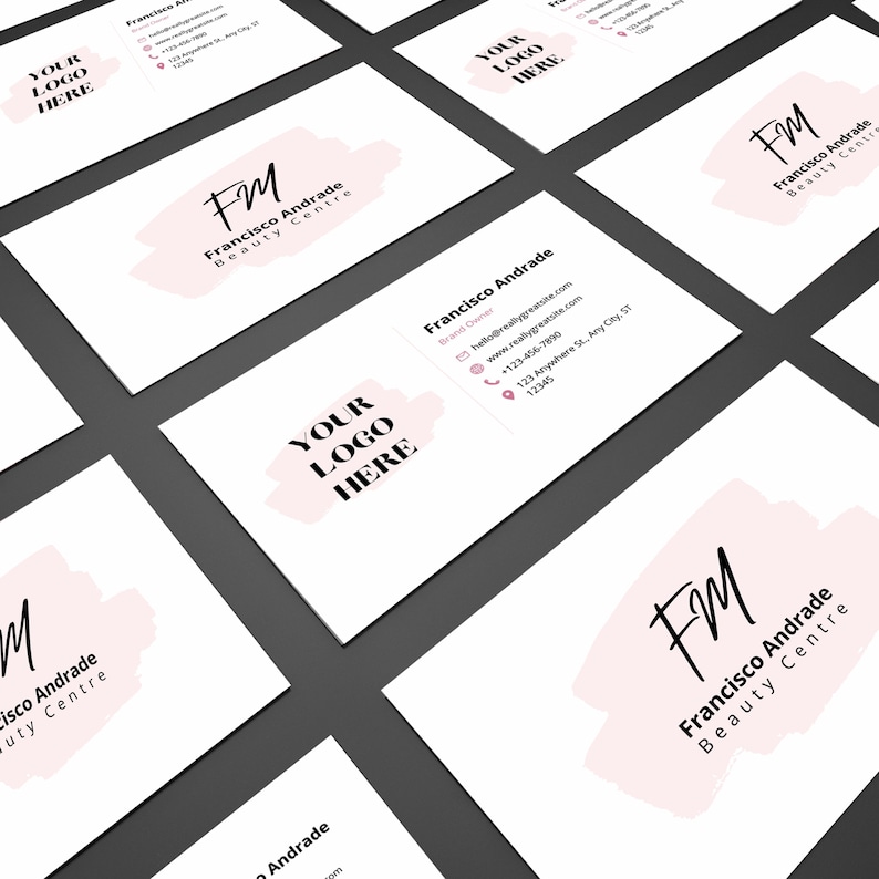 以下が含まれることがあります： ピンクと白のデザインのビジネスカードの束。カードには「FM Francisco Andrade Beauty Centre」と「YOUR LOGO HERE」のテキストが記載されています。
