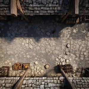 Può includere: Vista dall'alto di un muro di pietra con un tetto in legno e varie strutture in legno. Il muro è fatto di pietre di forma irregolare. Travi di legno e un tetto di scandole sono visibili in alto. Diverse casse e botti di legno sono posizionate lungo il muro.