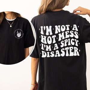 Chemise I&#39;m not a hot mess I&#39;m a Spicy Disaster, T-shirt épicé catastrophe, T-shirt groovy drôle, chemise petite amie sarcastique, chemise ondulée Hot Mess