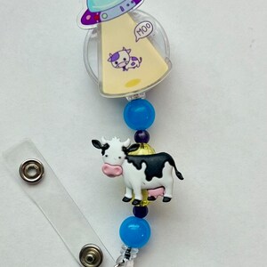 Bobine d'insigne OVNI avec cristaux curatifs d'améthyste Porte-carte d'identité enlevé par vache, clip cool bleu jaune extraterrestres extraterrestres