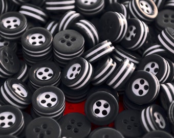 Gestreifte Kunstharzknöpfe - Schwarz & Weiß, Made in Italy (16 Stück)