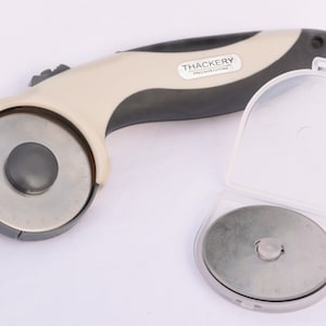 Thackery RC1-45C ROTARY CUTTER met 10 MESSEN - gebruikt 45 mm snijbladen - ergonomisch links- of rechtshandig!
