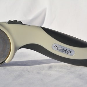 Thackery Handgemaakte RC1-45 ERGONOMISCHE ROTARY CUTTER - voor gebruik met 45 mm snijbladen - links- of rechtshandig!