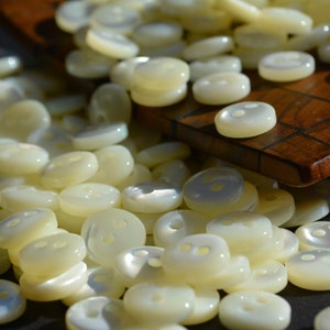 20 / 50 / 100 very special rounded natural color MOP mother of pearl SHIRT BUTTONS - Made in Italy - Gorgeous shape - sizes 18L 16L 14L