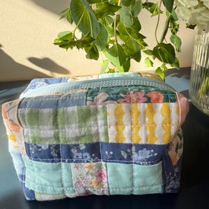 Zipper pouch, Cosmetic pouch, Mother&#39;s day gift, Quilted pouch, Handmade pouch, Handmade gift, Birthday gift, Patchwork pouch, Makeup bag