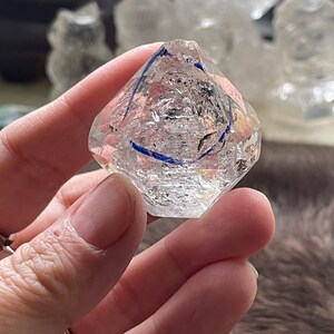 Diamond Quartz with Enhydro and Moving Carbon Inclusions