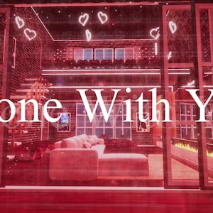 以下が含まれることがあります： 赤いレンガの部屋にソファと暖炉があります。部屋はネオンハートで飾られており、画像の中央には「Alone With You」というテキストが表示されています。