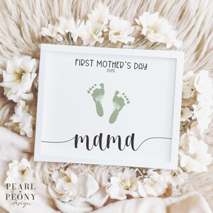 IMPRIMÍVEL Mama First Mothers Day Handprint Footprint Art, presente pessoal para nova mamãe, lembrança infantil de 2025, presente faça você mesmo do bebê, carta dos EUA e A4