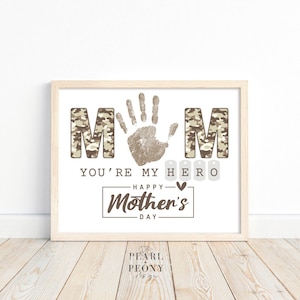STAMPABILE Happy Mother's Day Handprint Art, regalo militare Sei il mio eroe mamma, biglietto ricordo per la festa della mamma, regalo fai da te da bambini, lettera USA e A4