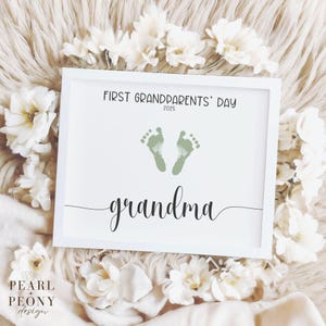 Arte imprimible de huellas de manos y pies para el primer día de los abuelos, regalo personal para la nueva abuela, recuerdo de 2025 para el bebé, PDF tamaño carta y A4.