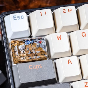 ESC Resin Keycap, Li.nk Z.e.l.d. keycap enter keycap, Resin Handmade Keycap, Anime Character Custom Keycap Game Decoration, Artisan Keycap