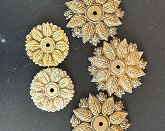 rosetones florales o bobeches de latón de estilo antiguo