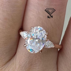 2 Carat Oval Lab Grown Diamond Engagement Ring: Pear Side Stones, 14k Gold
