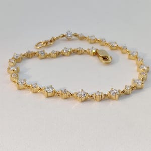 Lab Grown Diamond Tennis Bracelet: 14K Gold, 2 Carat Round Cut