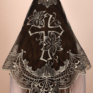 Catholic veil Triangular one piece veil Lace veil Lily flower embroidered veil Church veil image 3