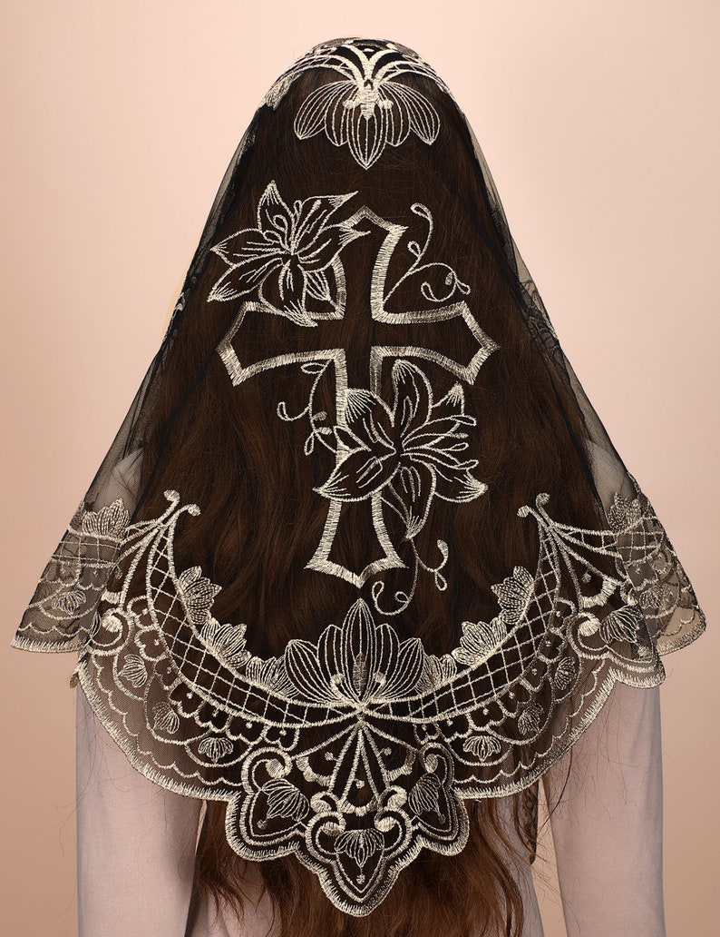 Catholic veil Triangular one piece veil Lace veil Lily flower embroidered veil Church veil image 3