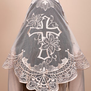 Catholic veil Triangular one piece veil Lace veil Lily flower embroidered veil Church veil champagne