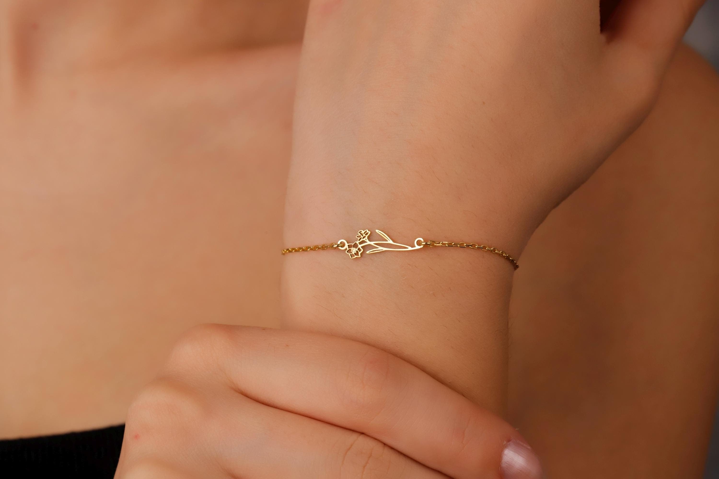 Custom Birth Month Flower, 14K Gold Filled Birth Flower Bracelet, Personalized Floral Bracelet, Birth Flower Jewelry, Mothers Day Gifts