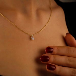 Dainty Teardrop Gemstone Necklace, Pear Diamond Shape Necklace, Gold Diamond Teardrop Necklace, Minimalist Jewelry, Perfect Gifts for Women