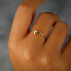 Anel inicial de coração pequeno • Anel de coração personalizado • Anel inicial delicado • Anel inicial • Anel de coração personalizado • Anel de amor