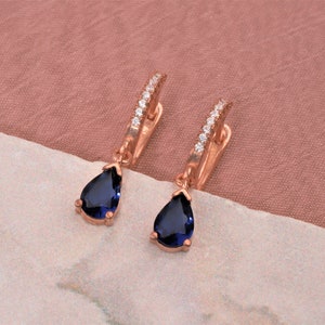 Pendientes y collar colgantes de zafiro de oro de 14 K, conjunto de joyas hechas a mano con encanto, regalo de boda minimalista, regalo para ella, regalo de compromiso imagen 10