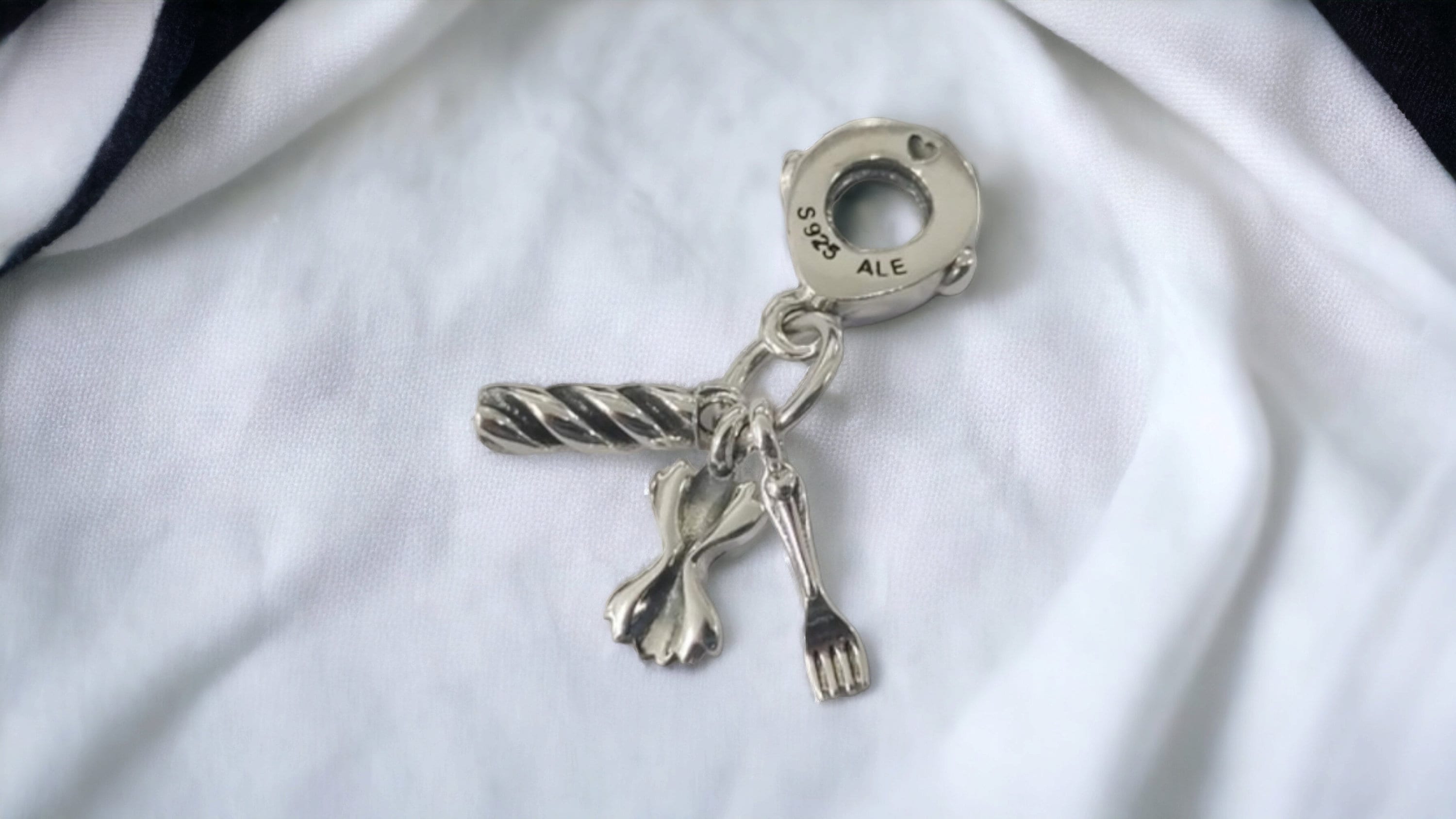 Pasta pandora charm sale