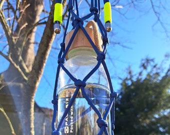 Bottle holder, water bottle bag, beverage bag, bottle bag, wine bottle holder, wine bottle carrier, water carrier