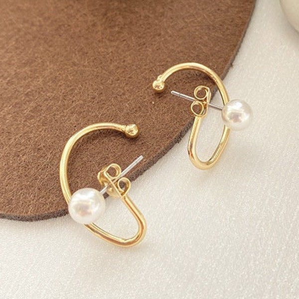 Gold Dainty Pearl Ear Lobe Cuff Stud Earring | Minimalist | Elegant | Luxury | Bridesmaid Gift | Birthday Gift | Valentines | Gift For Her