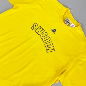 Vintage Yellow Adidas Sweden Fifa Japan World Cup 2002 Football Merchandise Sports T-Shirt Rare