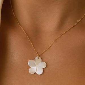 Gold Plated Sakura Flower Necklace, Mother of Pearl Flower Necklace, Pearl Flower Pendant, Summer Necklace, Gift for Her