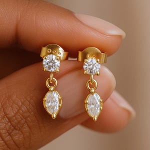 Delicati orecchini pendenti con diamanti, orecchini minimalisti in oro con pietra portafortuna marquise, gioielli da sposa per il matrimonio, regalo per damigelle d'onore per lei