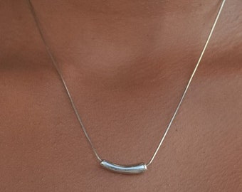 Collana curva in argento, catena minimalista in argento sterling 925, gioielli fatti a mano, catena semplice e delicata, regali di Natale delicati, regali di compleanno