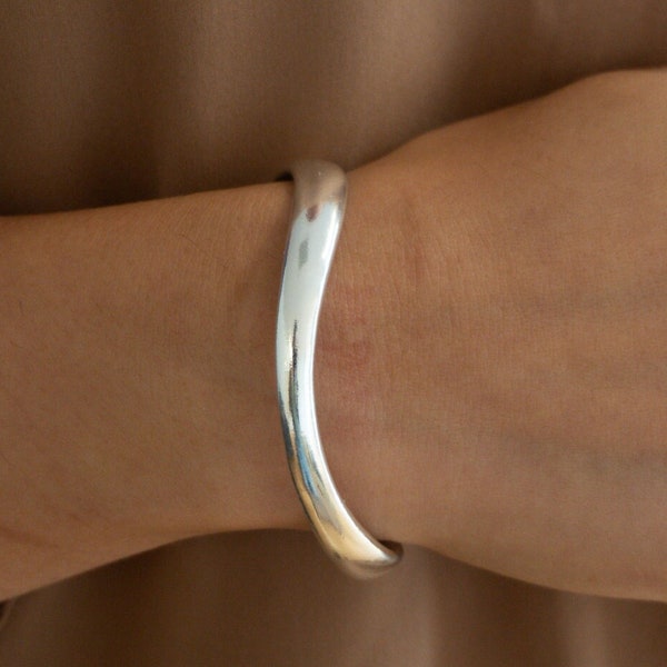 Bracelets en argent, cadeau pour femme, bijou minimaliste, bracelet en argent délicat, cadeau d'anniversaire, jonc réglable, parfait à porter au quotidien