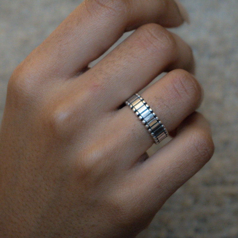 Anillo de pulgar de declaración de plata, anillo de plata de ley grueso, joyería de anillo apilable vanguardista, regalo minimalista para ella, anillos boho ajustables delicados imagen 6