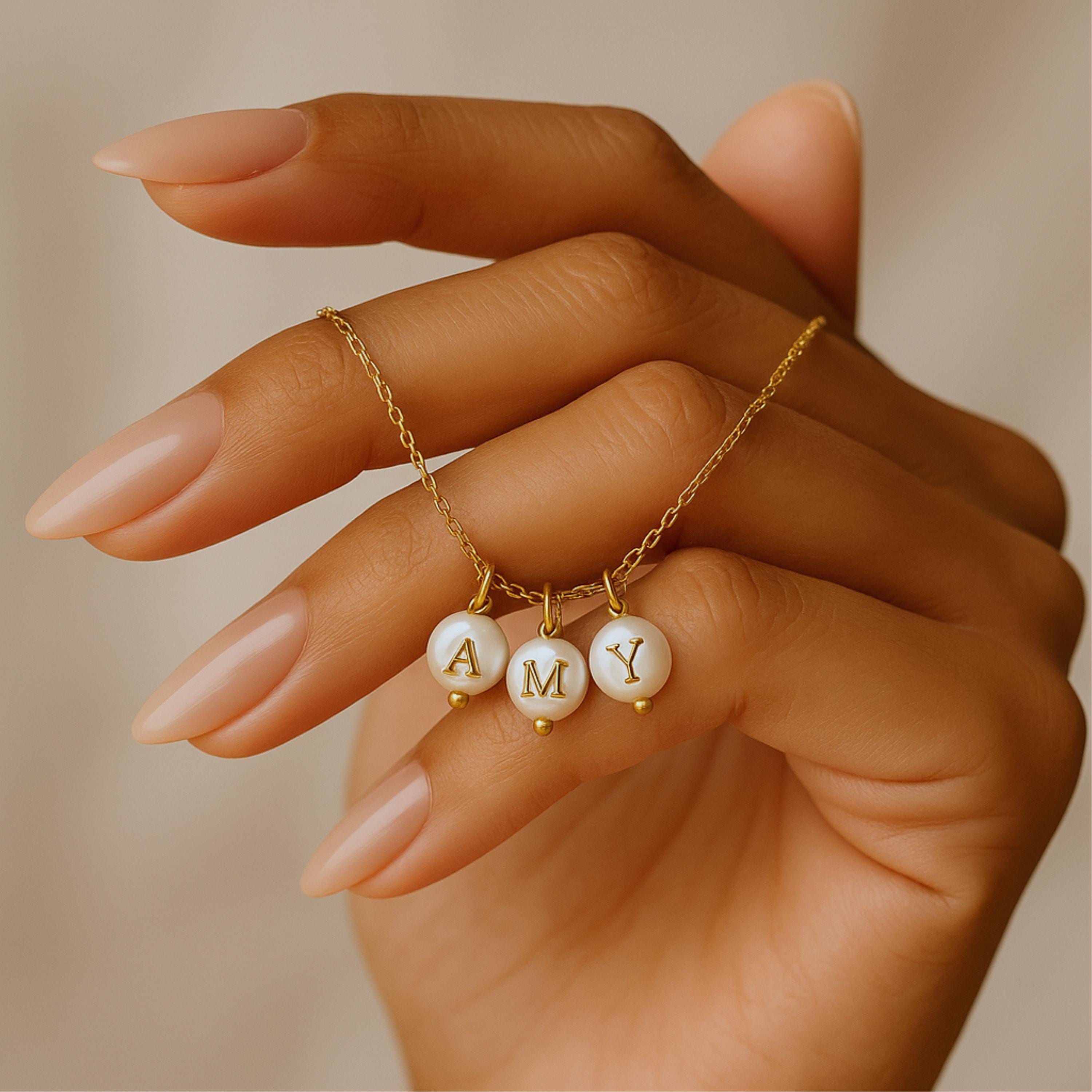 Collana con iniziale in madreperla • Ciondolo con lettera