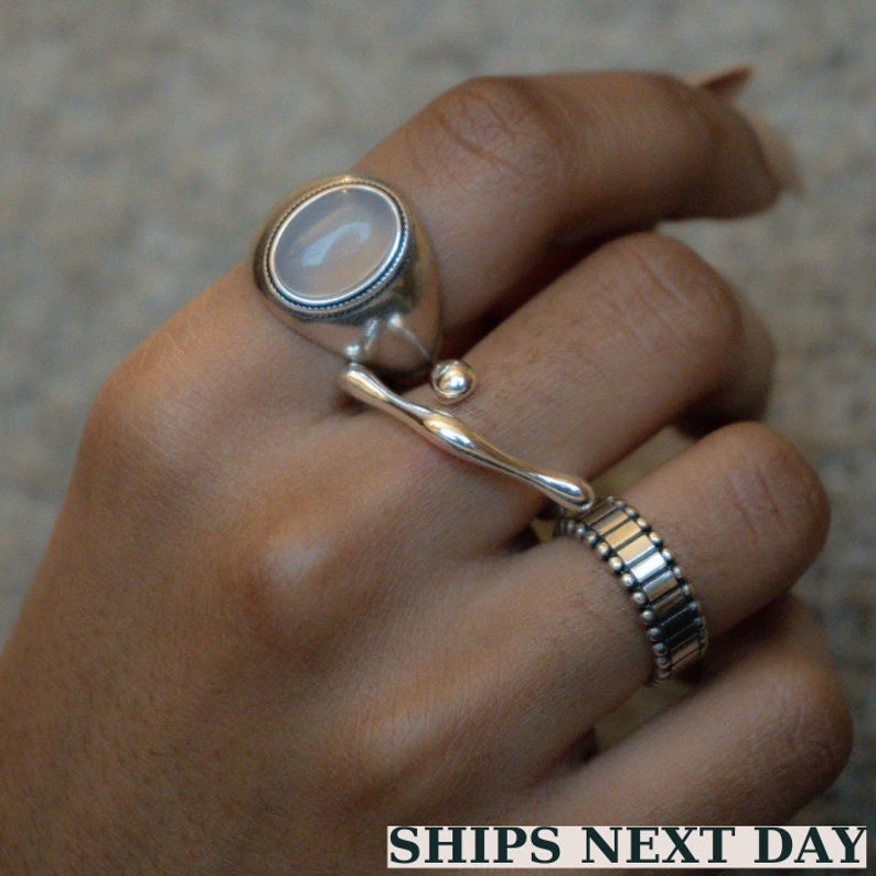 Anillo de pulgar de declaración de plata, anillo de plata de ley grueso, joyería de anillo apilable vanguardista, regalo minimalista para ella, anillos boho ajustables delicados imagen 1