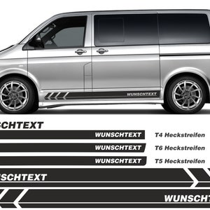 Könnte beinhalten: Ein Satz schwarzer Vinyl-Aufkleber für einen Volkswagen Transporter. Die Aufkleber zeigen den Text "Wunschtext" und Pfeile. Die Aufkleber sind für die Modelle T4, T5 und T6 erhältlich.