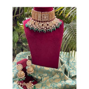 Emerald Green Kundan Bridal Set/Gold Necklace Set/Kundan Choker Set/Indian Jewelry/Bollywood Jewelry/Jhumkas/Wedding Jewelry Set/Bollywood