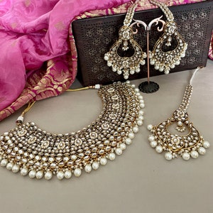 Gold Bridal Kundan Jewelry Set/Bridal Choker Set/Bollywood Jewelry/Kundan Necklace Set/Gold Kundan Chandbalis/Indian Jewelry Set/Tika Set