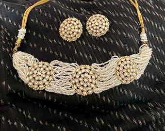 Set collana girocollo Kundan in oro/set collana da sposa/set gioielli Kundan/set gioielli raffinati/borchie Kundan/gioielli di Bollywood/set gioielli indiani