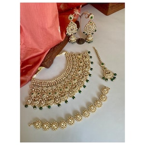 Emerald Green Bridal Jewelry Set/Wedding Jewelry Set/Designer Jewelry/Kundan Necklace Set/Indian Jewelry Set/Green Tika/Sheeshphool