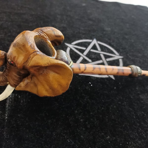 Tobacco pipe in the shape of an elephant's
