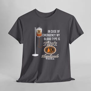 -shirt Titos Vodka IV Bag | t-shirt graphique amusant pour les amateurs de vodka | Chemise à boire pour fête | Chemise humoristique unisexe | Idée cadeau boisson alcoolisée
