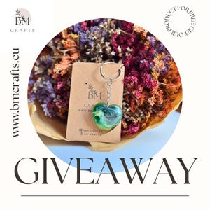 GIVEAWAY, Resin keychain with dried flowers Souvenir for free free keychain Dried flower blossom keychain