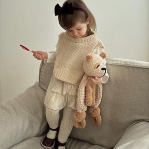Modèle de gilet facile à tricoter pour bébé avec vidéo (anglais)