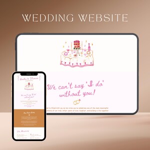 Puede incluir: Diseño de sitio web de boda digital que se muestra en una tableta y un teléfono inteligente. El sitio web presenta una ilustración rosa y blanca de una mesa de boda, con el texto "We can't say 'I do' without you!" y "Wedding Website".